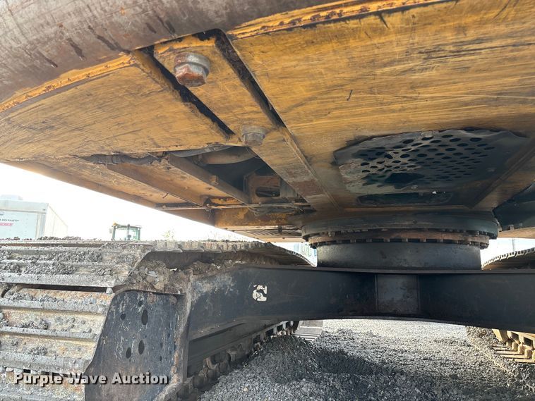 image for item FB3422 2012 John Deere 200D LC excavator