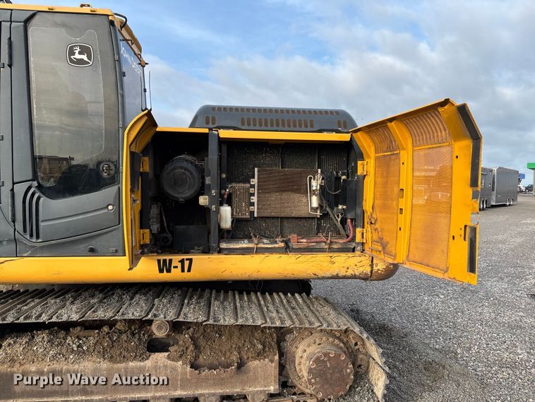 image for item FB3422 2012 John Deere 200D LC excavator