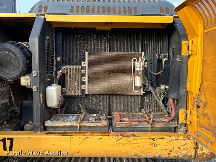 image for item FB3422 2012 John Deere 200D LC excavator