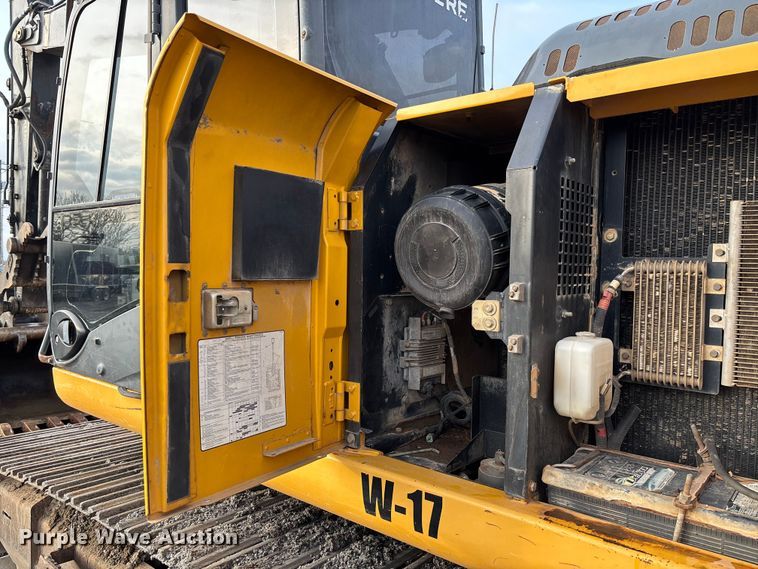 image for item FB3422 2012 John Deere 200D LC excavator