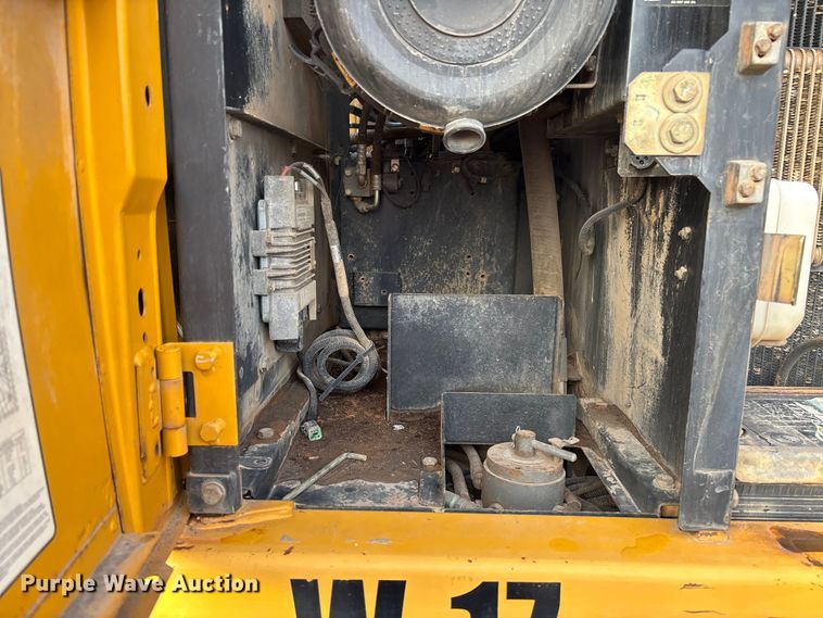 image for item FB3422 2012 John Deere 200D LC excavator