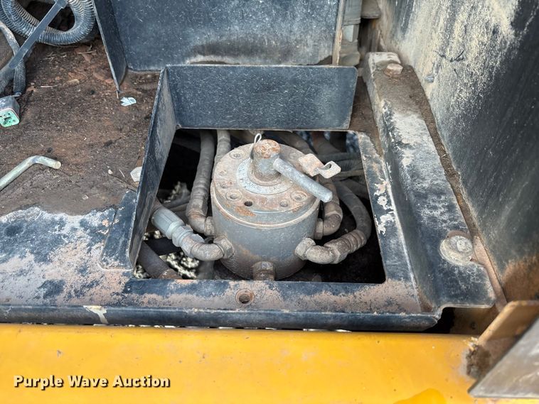 image for item FB3422 2012 John Deere 200D LC excavator