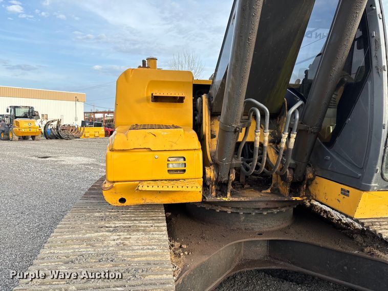 image for item FB3422 2012 John Deere 200D LC excavator