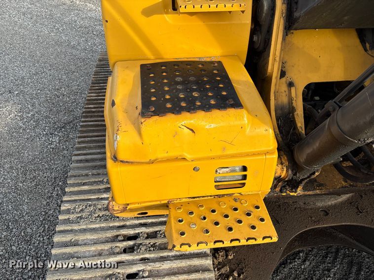 image for item FB3422 2012 John Deere 200D LC excavator