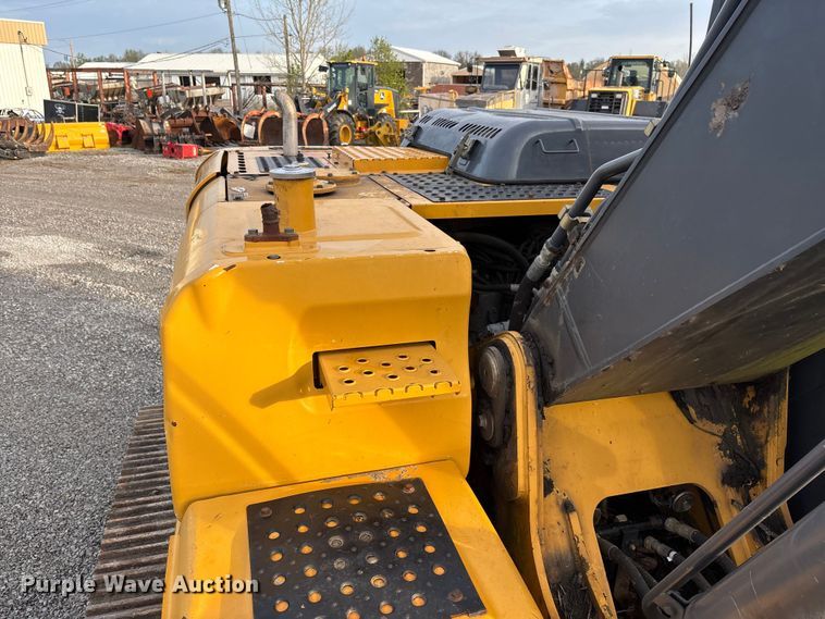 image for item FB3422 2012 John Deere 200D LC excavator