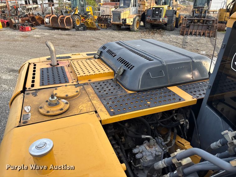 image for item FB3422 2012 John Deere 200D LC excavator