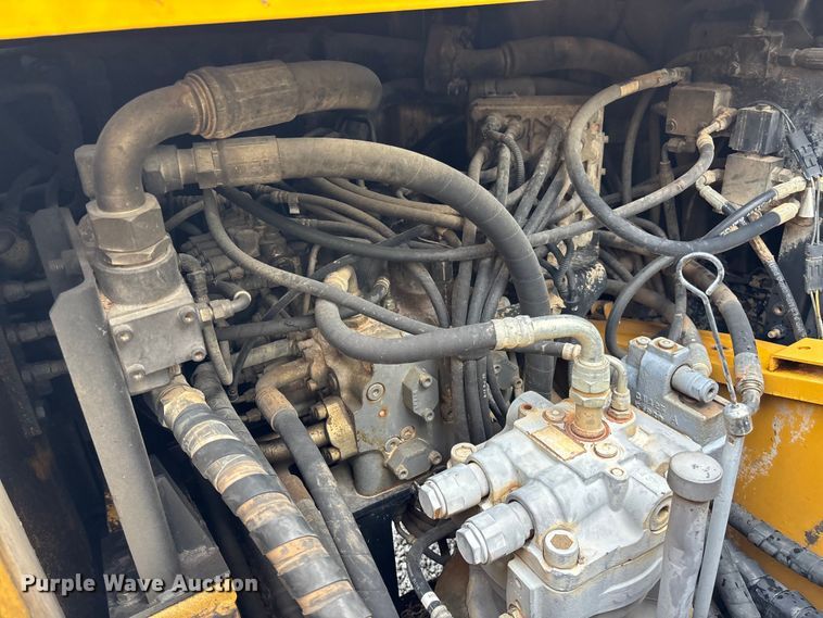 image for item FB3422 2012 John Deere 200D LC excavator