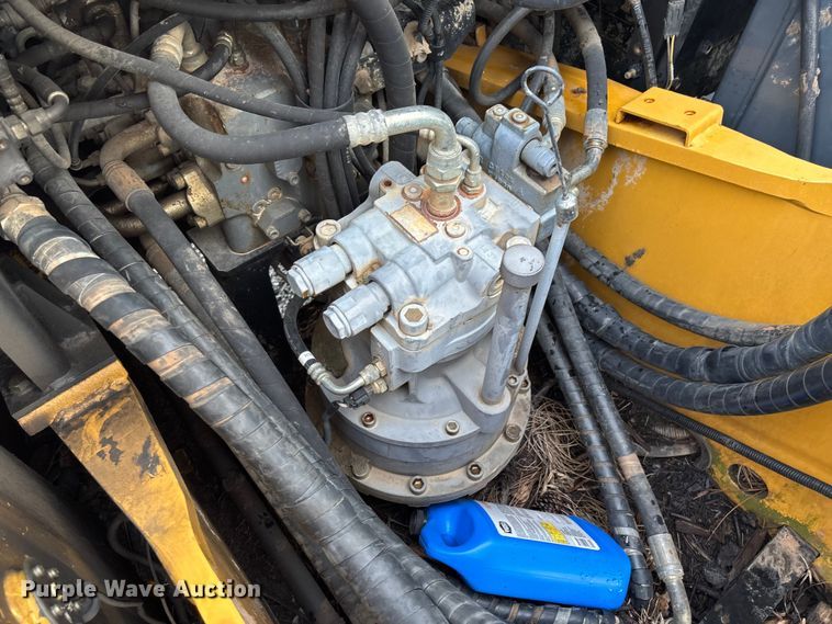 image for item FB3422 2012 John Deere 200D LC excavator