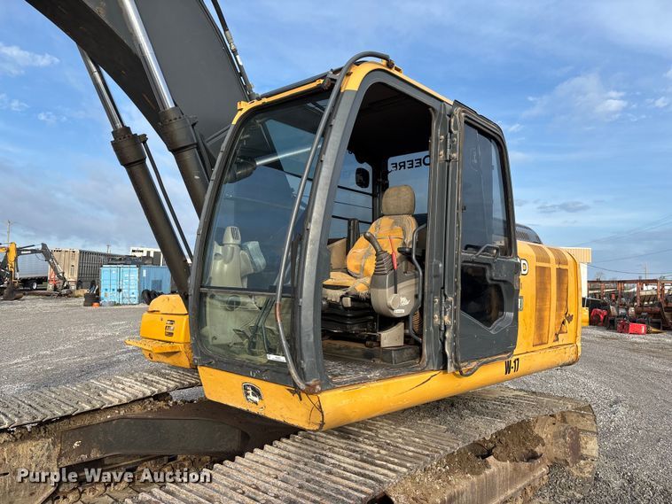 image for item FB3422 2012 John Deere 200D LC excavator