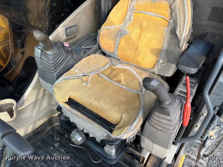 image for item FB3422 2012 John Deere 200D LC excavator