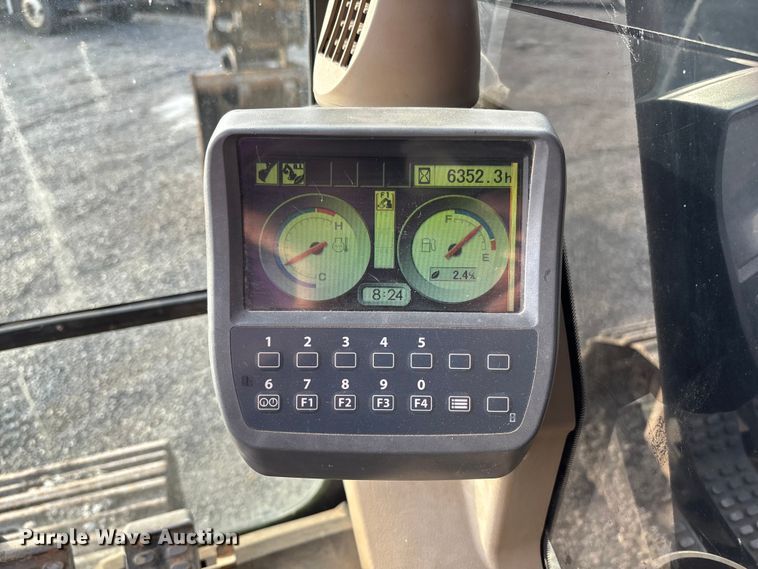 image for item FB3422 2012 John Deere 200D LC excavator