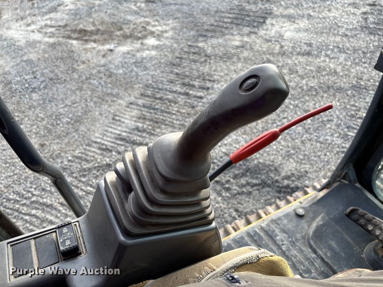 image for item FB3422 2012 John Deere 200D LC excavator