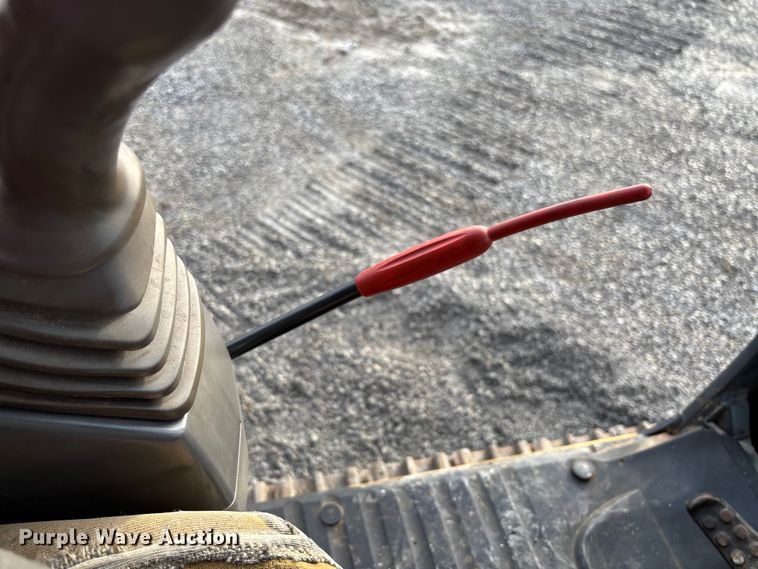 image for item FB3422 2012 John Deere 200D LC excavator