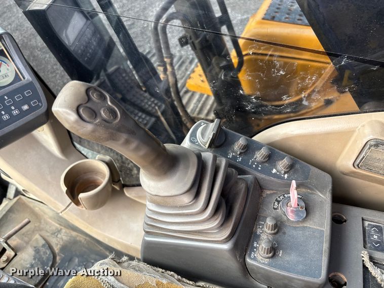 image for item FB3422 2012 John Deere 200D LC excavator