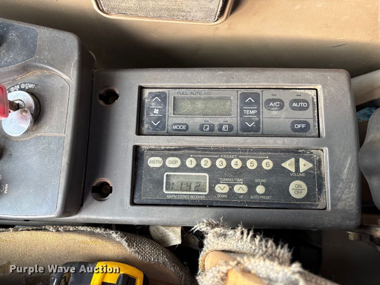 image for item FB3422 2012 John Deere 200D LC excavator