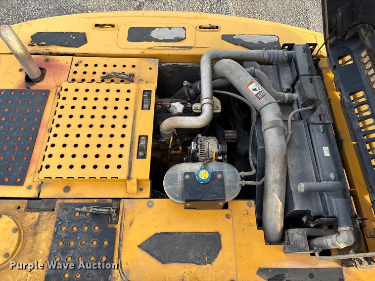 image for item FB3422 2012 John Deere 200D LC excavator
