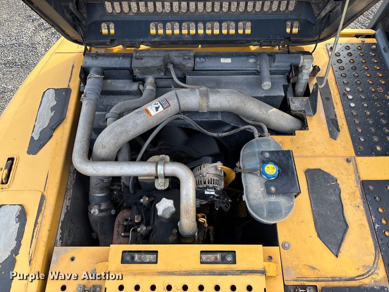 image for item FB3422 2012 John Deere 200D LC excavator