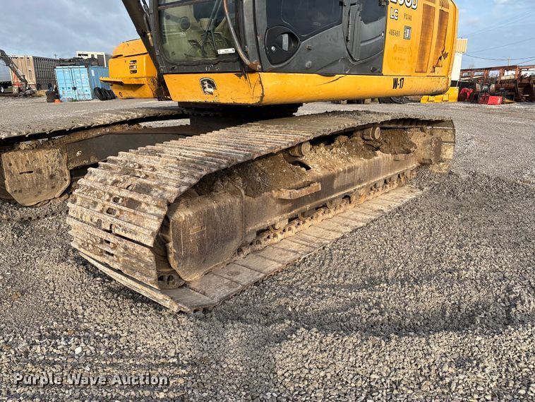 image for item FB3422 2012 John Deere 200D LC excavator