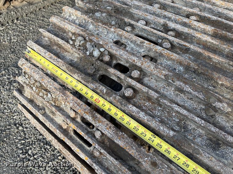 image for item FB3422 2012 John Deere 200D LC excavator