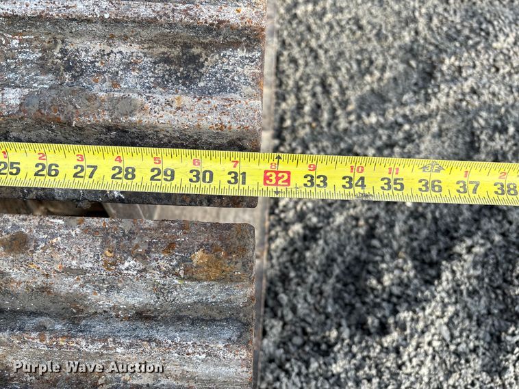 image for item FB3422 2012 John Deere 200D LC excavator