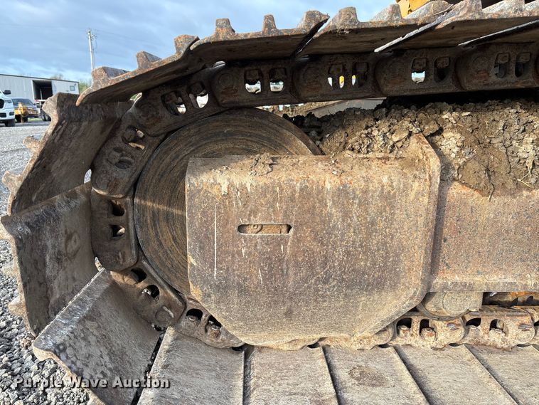 image for item FB3422 2012 John Deere 200D LC excavator