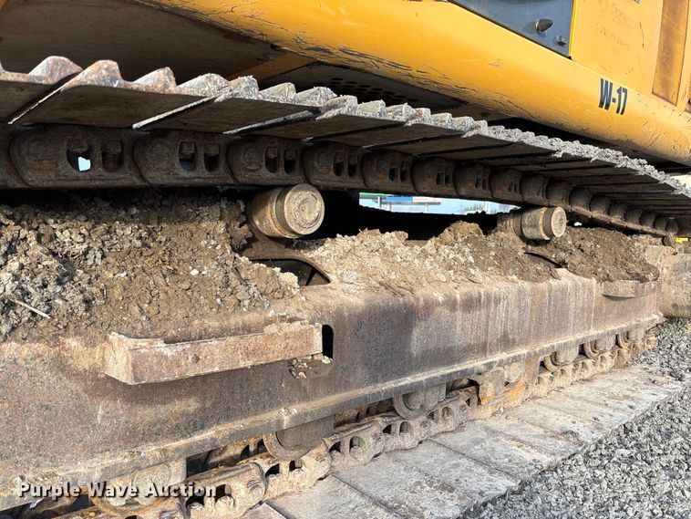 image for item FB3422 2012 John Deere 200D LC excavator