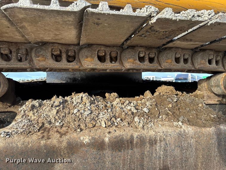 image for item FB3422 2012 John Deere 200D LC excavator