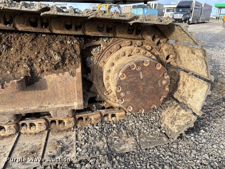 image for item FB3422 2012 John Deere 200D LC excavator