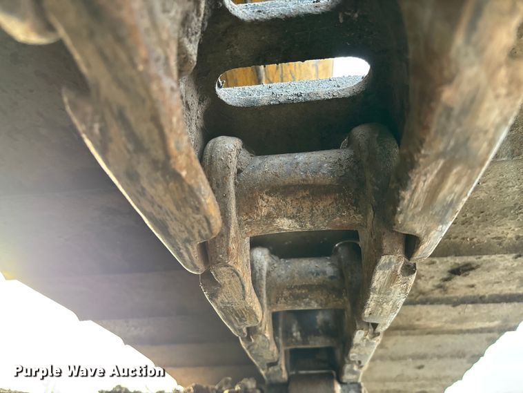 image for item FB3422 2012 John Deere 200D LC excavator