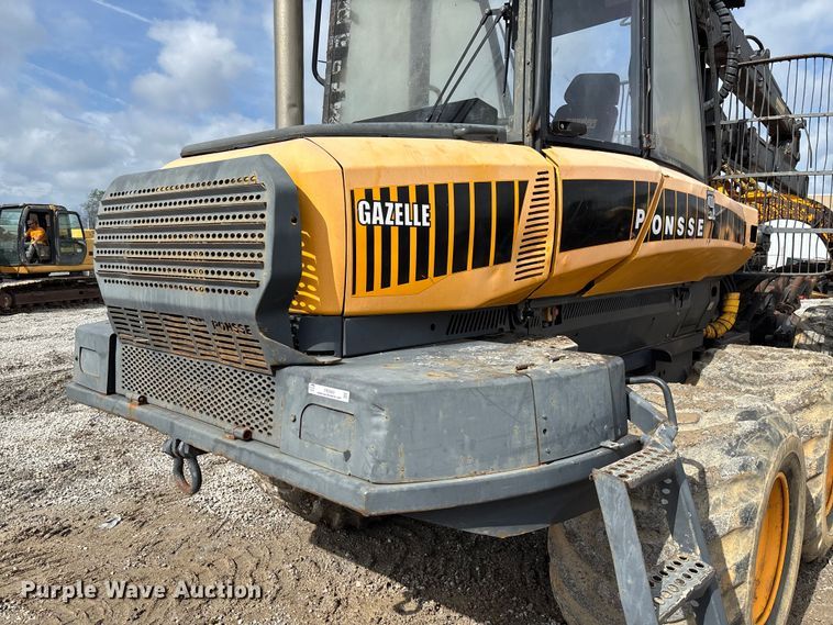 image for item FB3423 2004 Ponsse Gazelle forwarder