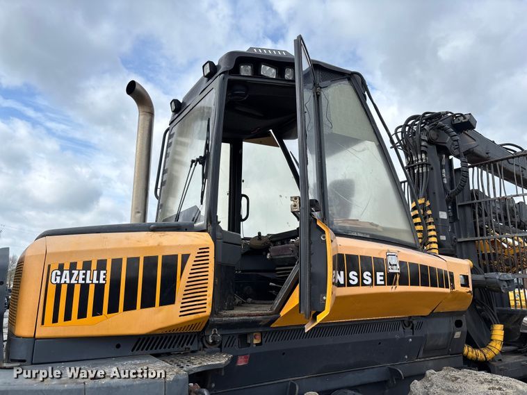 image for item FB3423 2004 Ponsse Gazelle forwarder