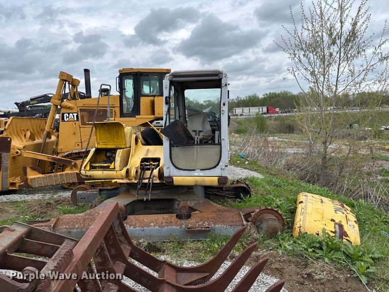 image for item FB3424 2000 Kobelco SK210LC excavator