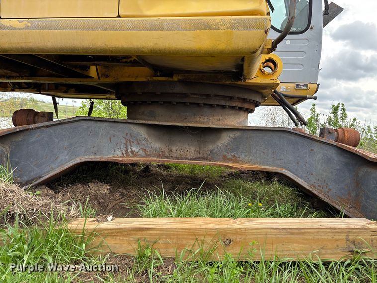 image for item FB3424 2000 Kobelco SK210LC excavator