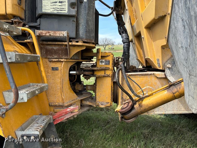image for item FB3431 2008 John Deere 400D articulated haul truck