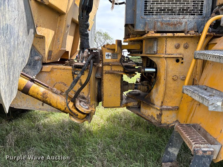image for item FB3431 2008 John Deere 400D articulated haul truck