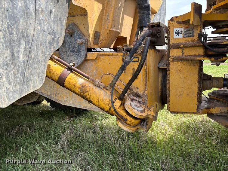 image for item FB3431 2008 John Deere 400D articulated haul truck