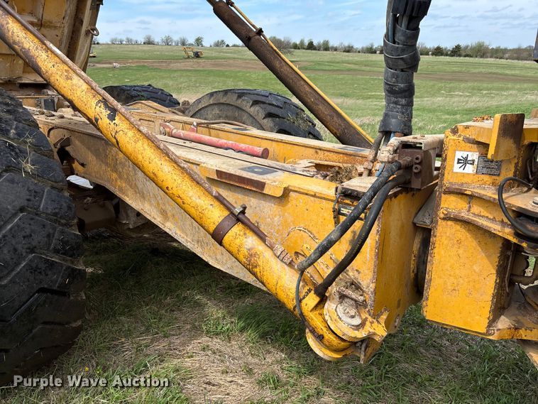 image for item FB3431 2008 John Deere 400D articulated haul truck