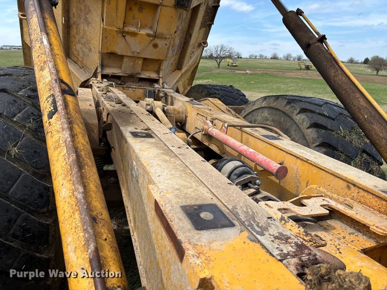 image for item FB3431 2008 John Deere 400D articulated haul truck