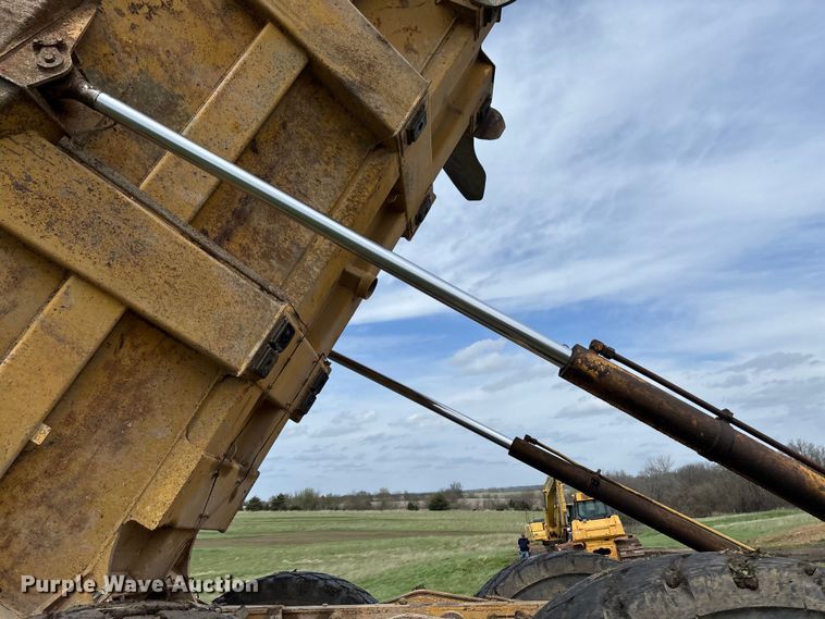 image for item FB3431 2008 John Deere 400D articulated haul truck