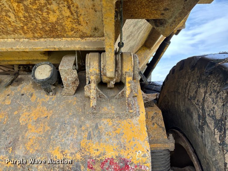 image for item FB3431 2008 John Deere 400D articulated haul truck