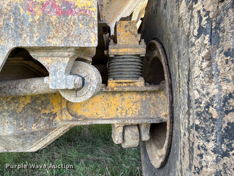 image for item FB3431 2008 John Deere 400D articulated haul truck