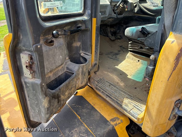 image for item FB3431 2008 John Deere 400D articulated haul truck