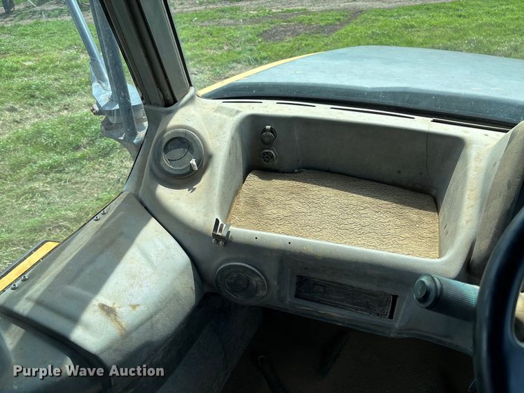 image for item FB3431 2008 John Deere 400D articulated haul truck