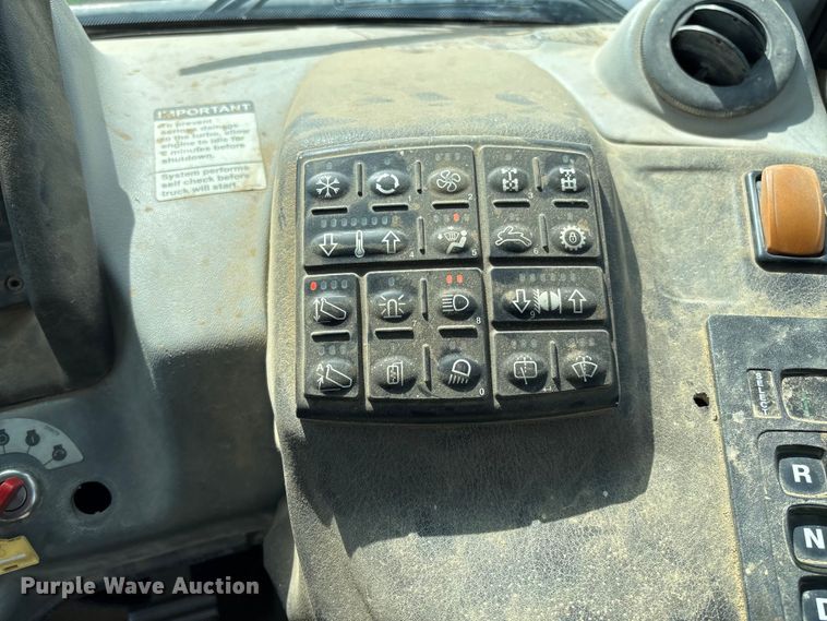 image for item FB3431 2008 John Deere 400D articulated haul truck