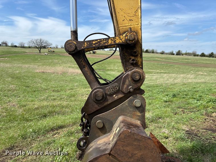 image for item FB3432 2002 Komatsu PC200LC-7L excavator