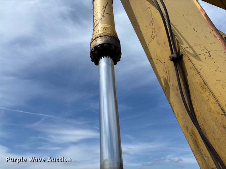 image for item FB3432 2002 Komatsu PC200LC-7L excavator