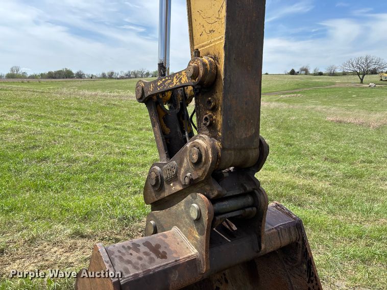 image for item FB3432 2002 Komatsu PC200LC-7L excavator