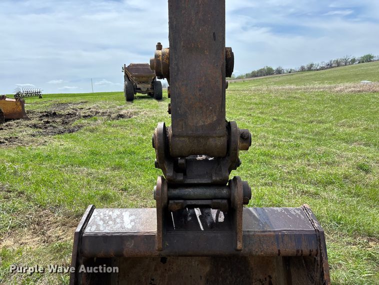 image for item FB3432 2002 Komatsu PC200LC-7L excavator