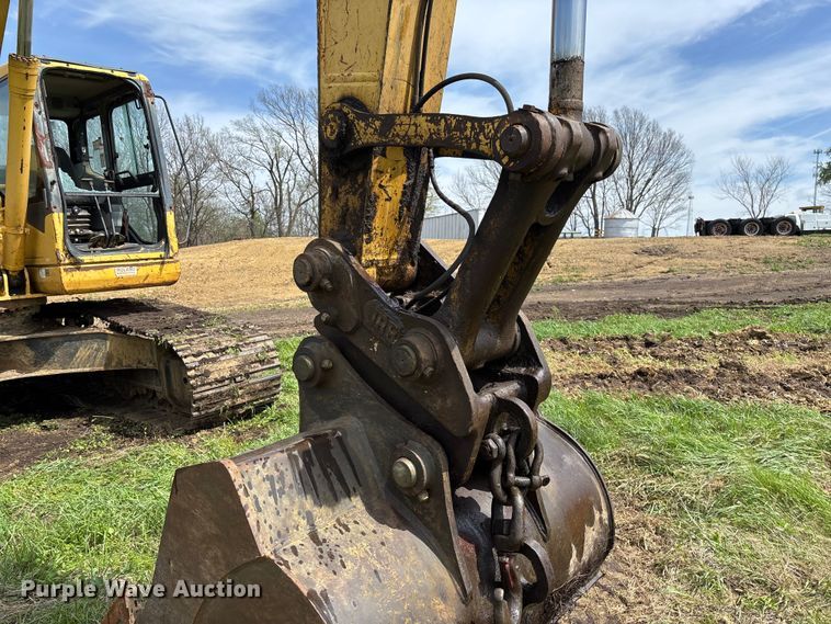 image for item FB3432 2002 Komatsu PC200LC-7L excavator