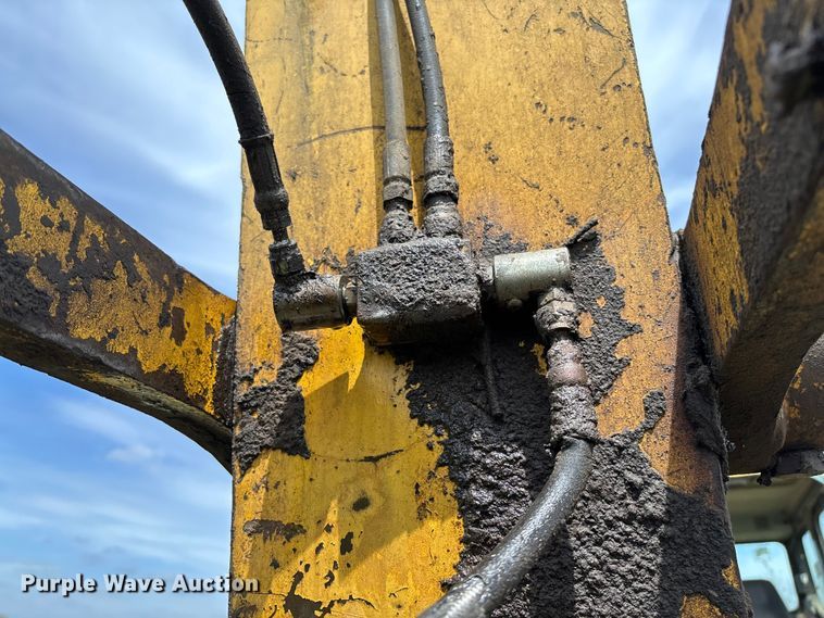 image for item FB3432 2002 Komatsu PC200LC-7L excavator